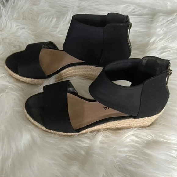 Moda Spana Shoes - Moda Spana Black wedge heel Sandals Size 8.5